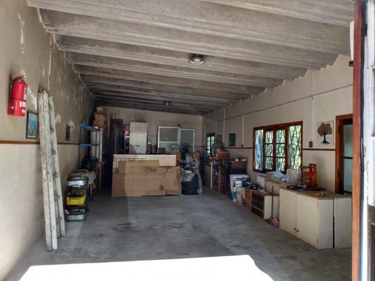 Venta de Propiedad Multifuncional con Taller y Cocheras para 7 Autos