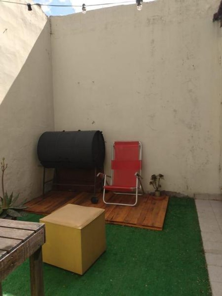 Duplex 3 amb. con patio y cochera