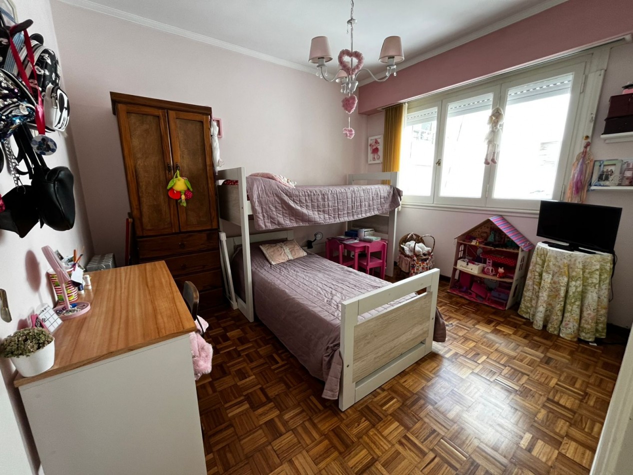 Departamento 3 Ambientes con Dependencia  y balcon al frente !!!!Reciclado en el centro