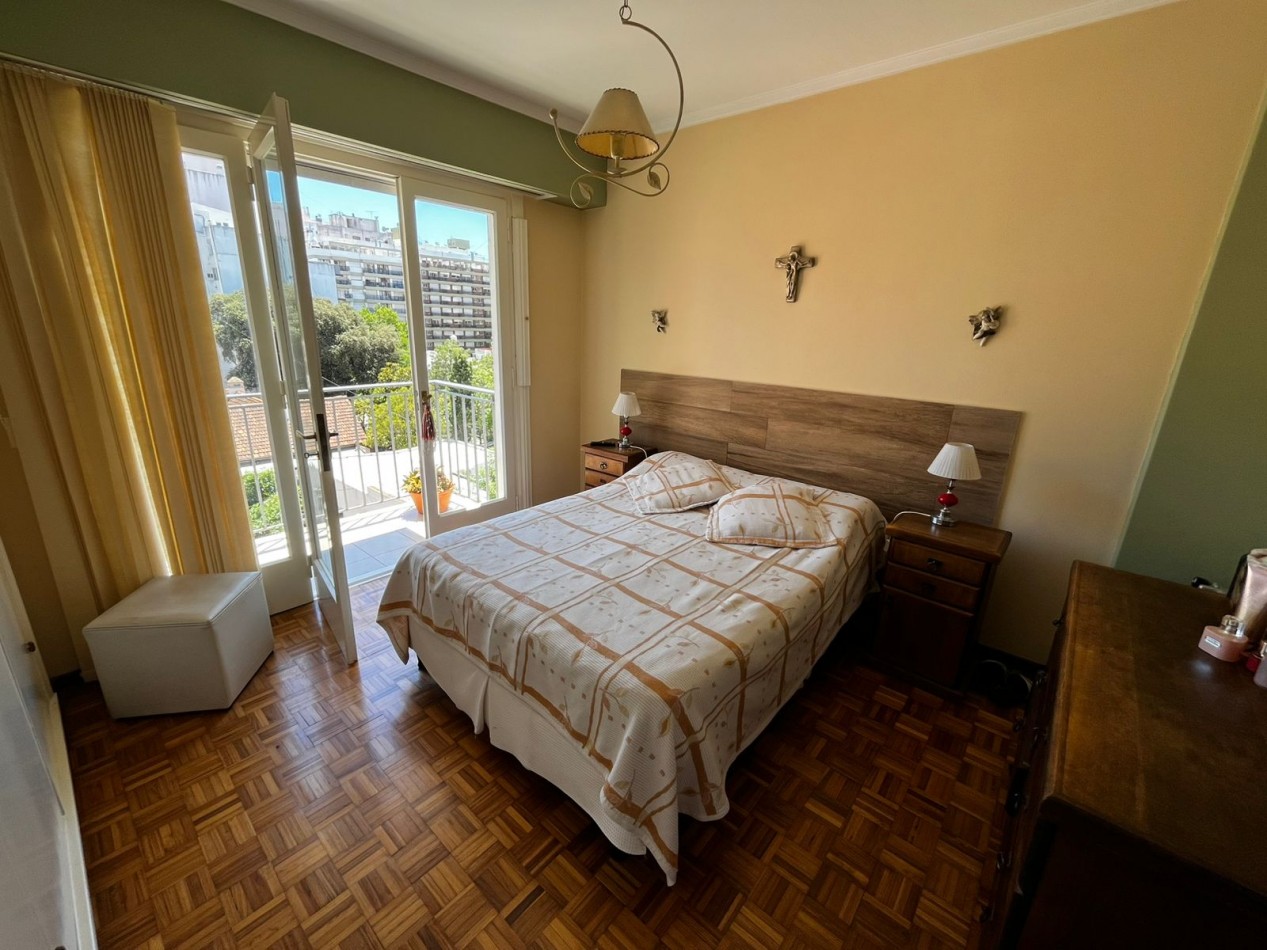 Departamento 3 Ambientes con Dependencia  y balcon al frente !!!!Reciclado en el centro