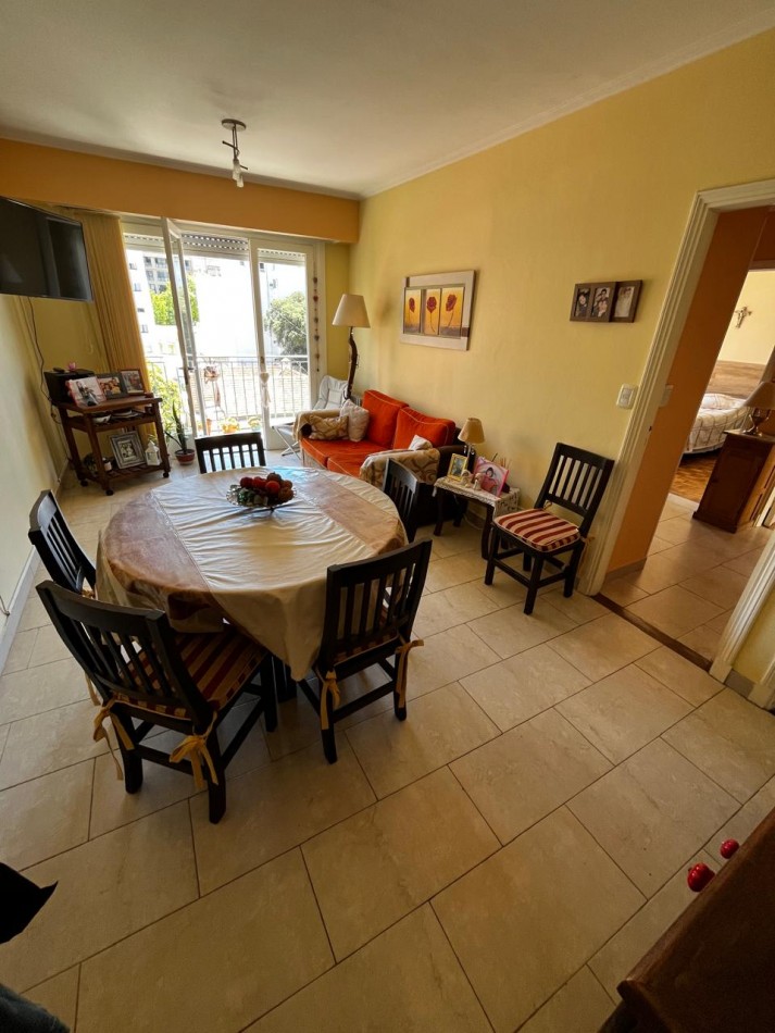 Departamento 3 Ambientes con Dependencia  y balcon al frente !!!!Reciclado en el centro