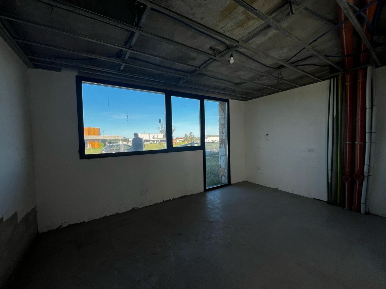 Exclusiva Propiedad en Construccion Avanzada en Barrio Privado
