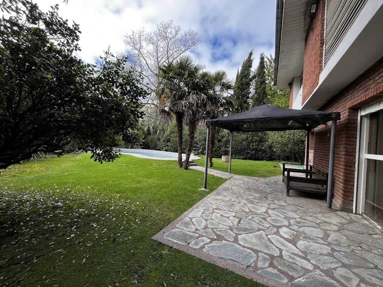 Venta Chalet  5 amb. con piscina y parque - El Grosellar - USD 190.000