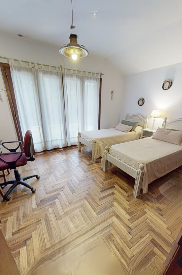 Chalet Tradicional sobre Lote de 914 m² - 3 Dormitorios y Quincho
