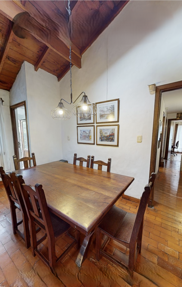 Chalet Tradicional sobre Lote de 914 m² - 3 Dormitorios y Quincho