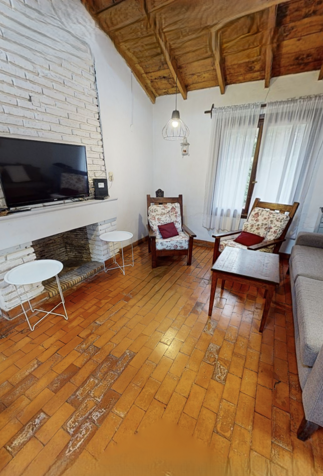 Chalet Tradicional sobre Lote de 914 m² - 3 Dormitorios y Quincho