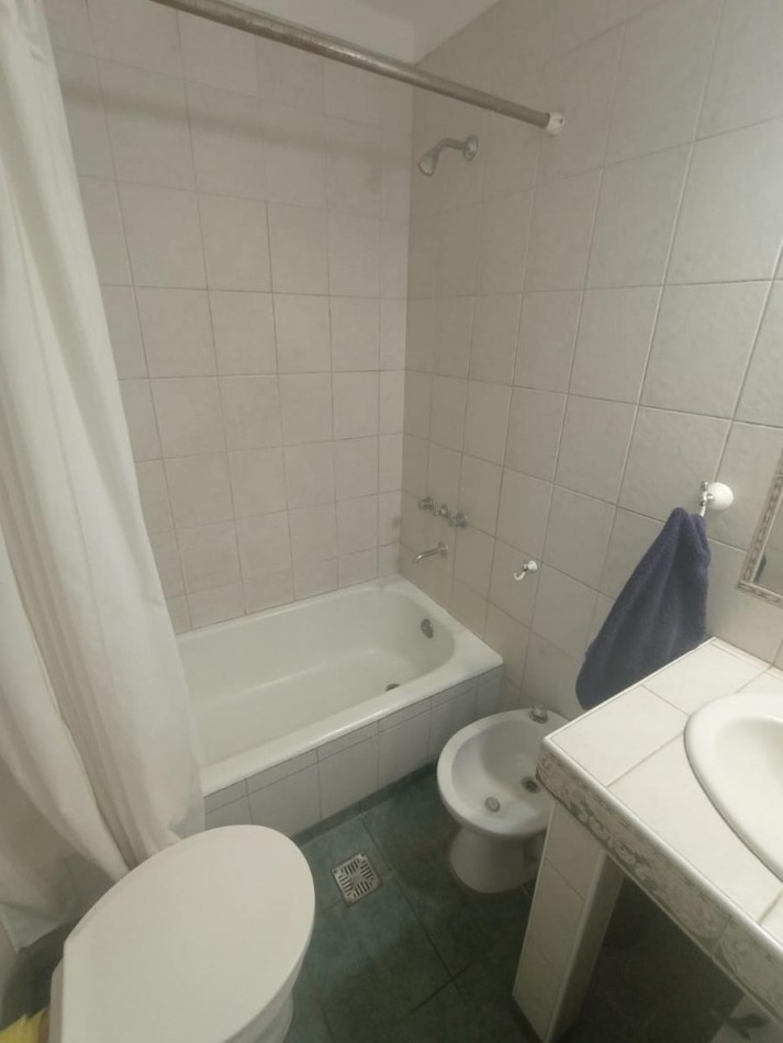 Chalet Tradicional sobre Lote de 914 m² - 3 Dormitorios y Quincho