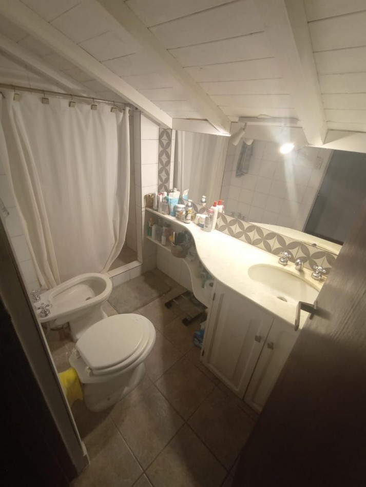 Chalet Tradicional sobre Lote de 914 m² - 3 Dormitorios y Quincho