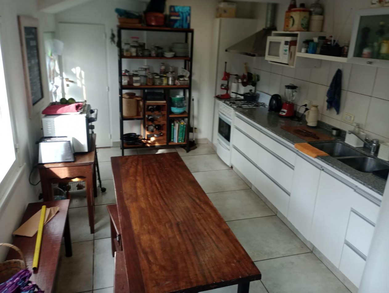 Chalet Tradicional sobre Lote de 914 m² - 3 Dormitorios y Quincho