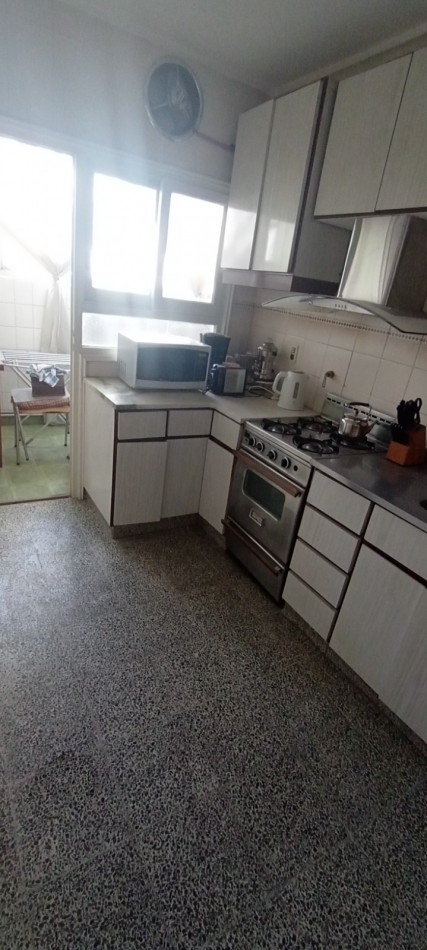 Piso de 4 amb con balcon aterrazado cochera y baulera frente a Plaza Mitre