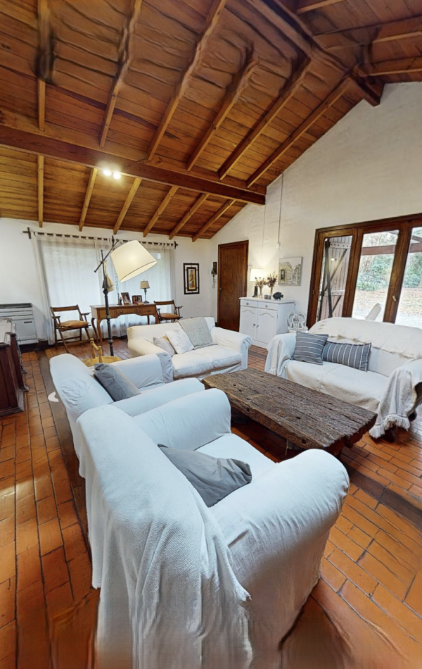 Chalet Tradicional sobre Lote de 914 m² - 3 Dormitorios y Quincho