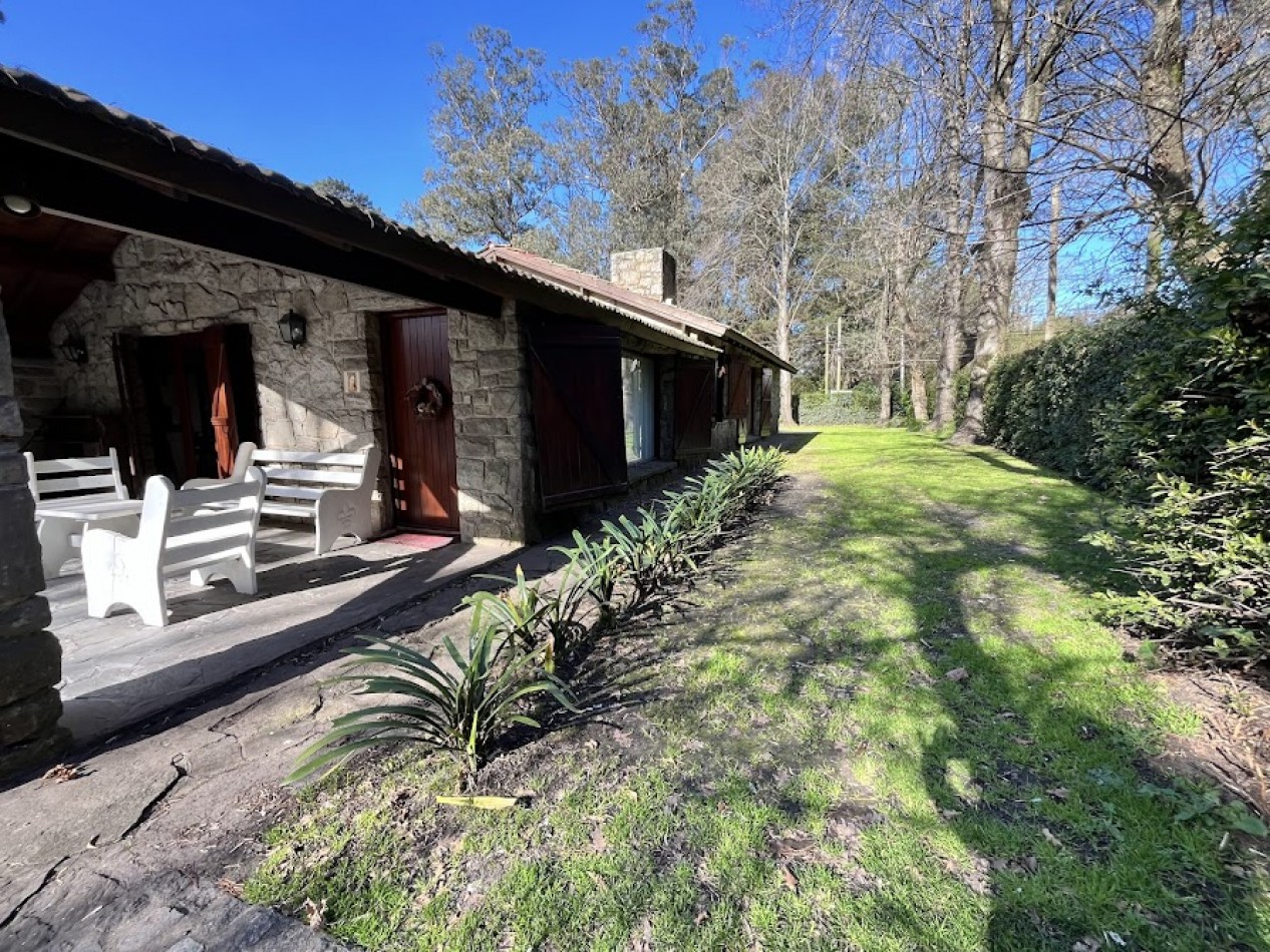Chalet Tradicional sobre Lote de 914 m² - 3 Dormitorios y Quincho