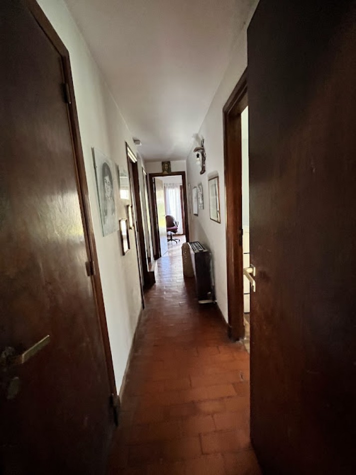 Chalet Tradicional sobre Lote de 914 m² - 3 Dormitorios y Quincho