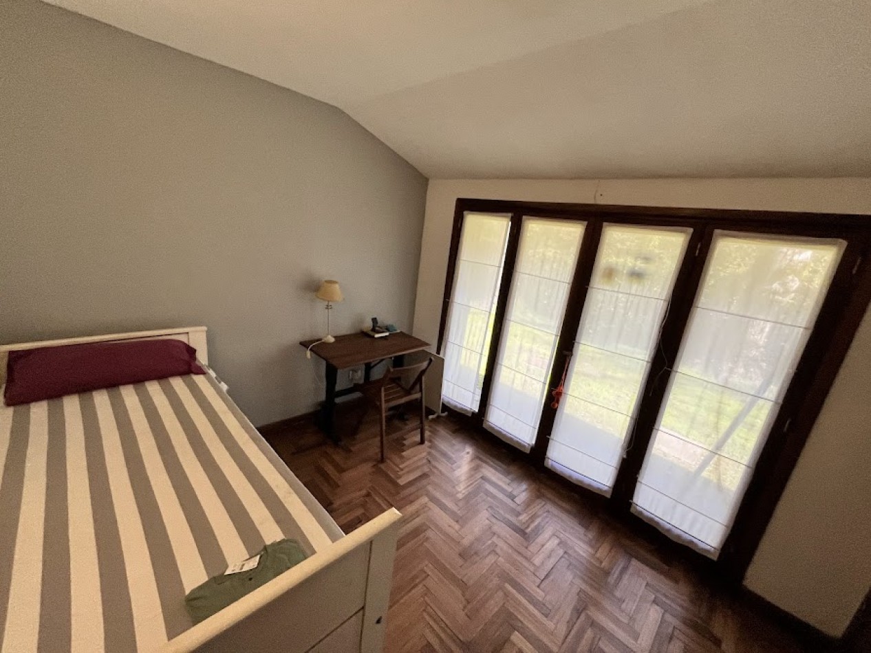 Chalet Tradicional sobre Lote de 914 m² - 3 Dormitorios y Quincho