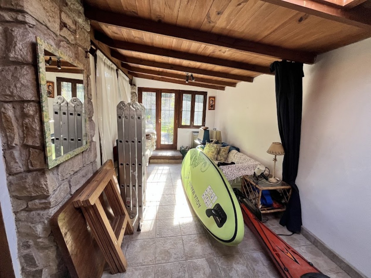 Chalet Tradicional sobre Lote de 914 m² - 3 Dormitorios y Quincho
