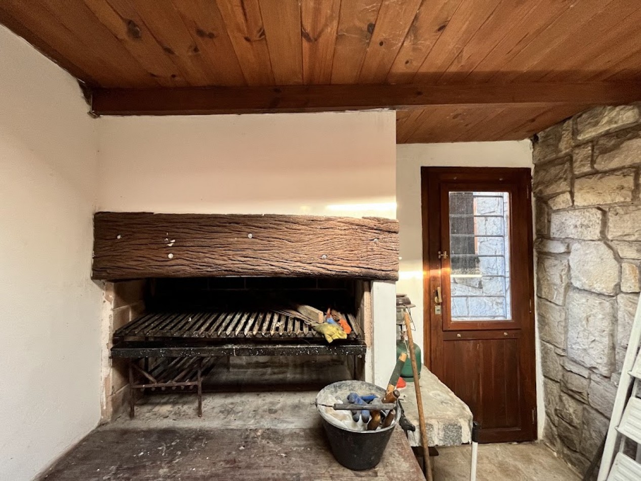 Chalet Tradicional sobre Lote de 914 m² - 3 Dormitorios y Quincho