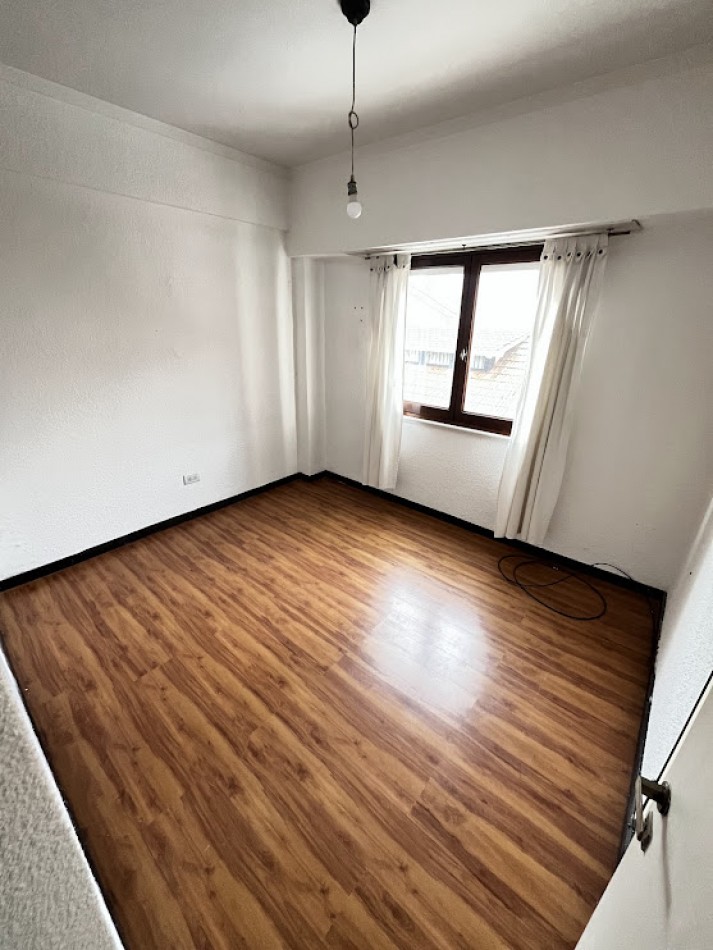Departamento 2 amb al frente con balcon - La perla