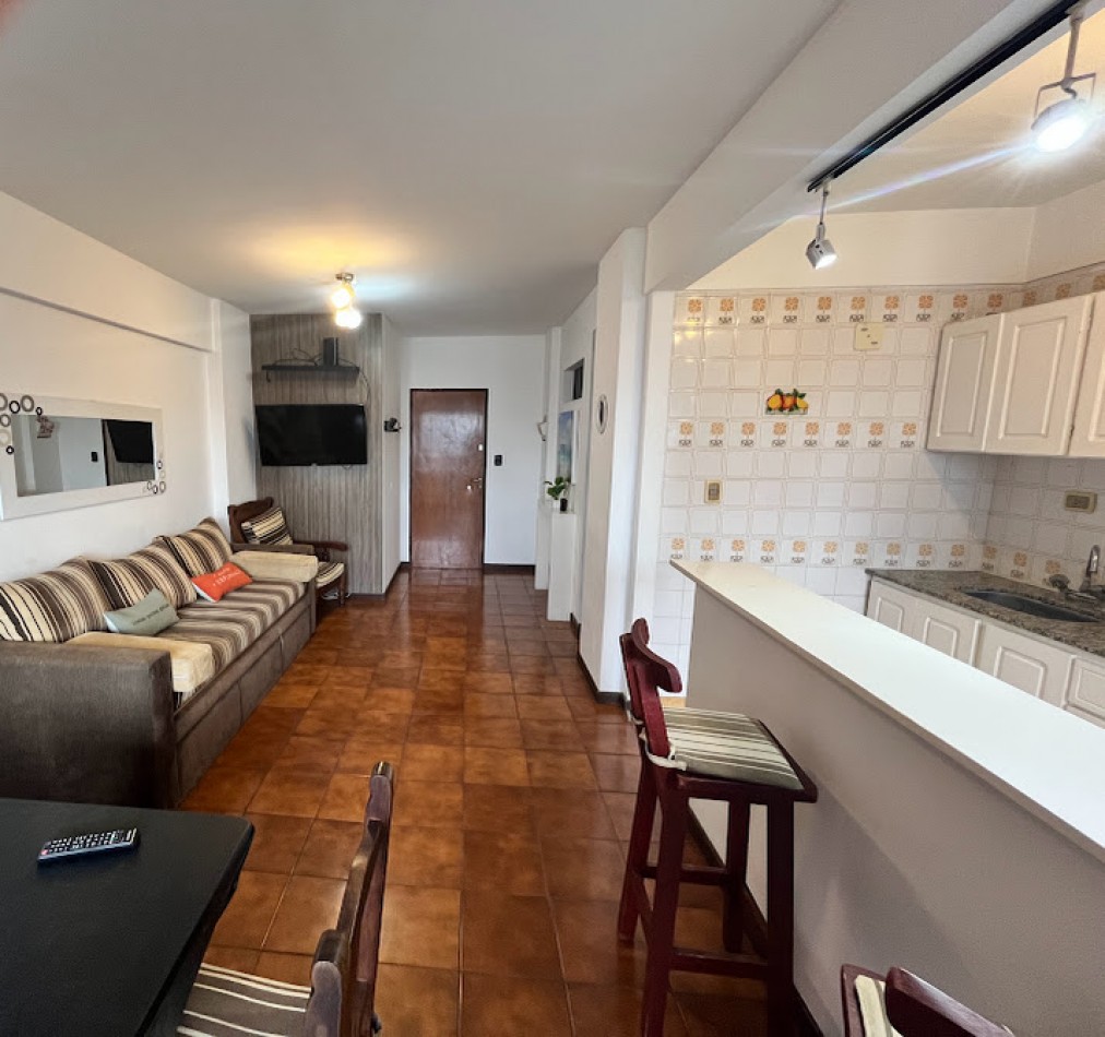 ALQUILER TEMPORAL PARA 5 PERSONAS CON COCHERA Y BALCON - LA PERLA