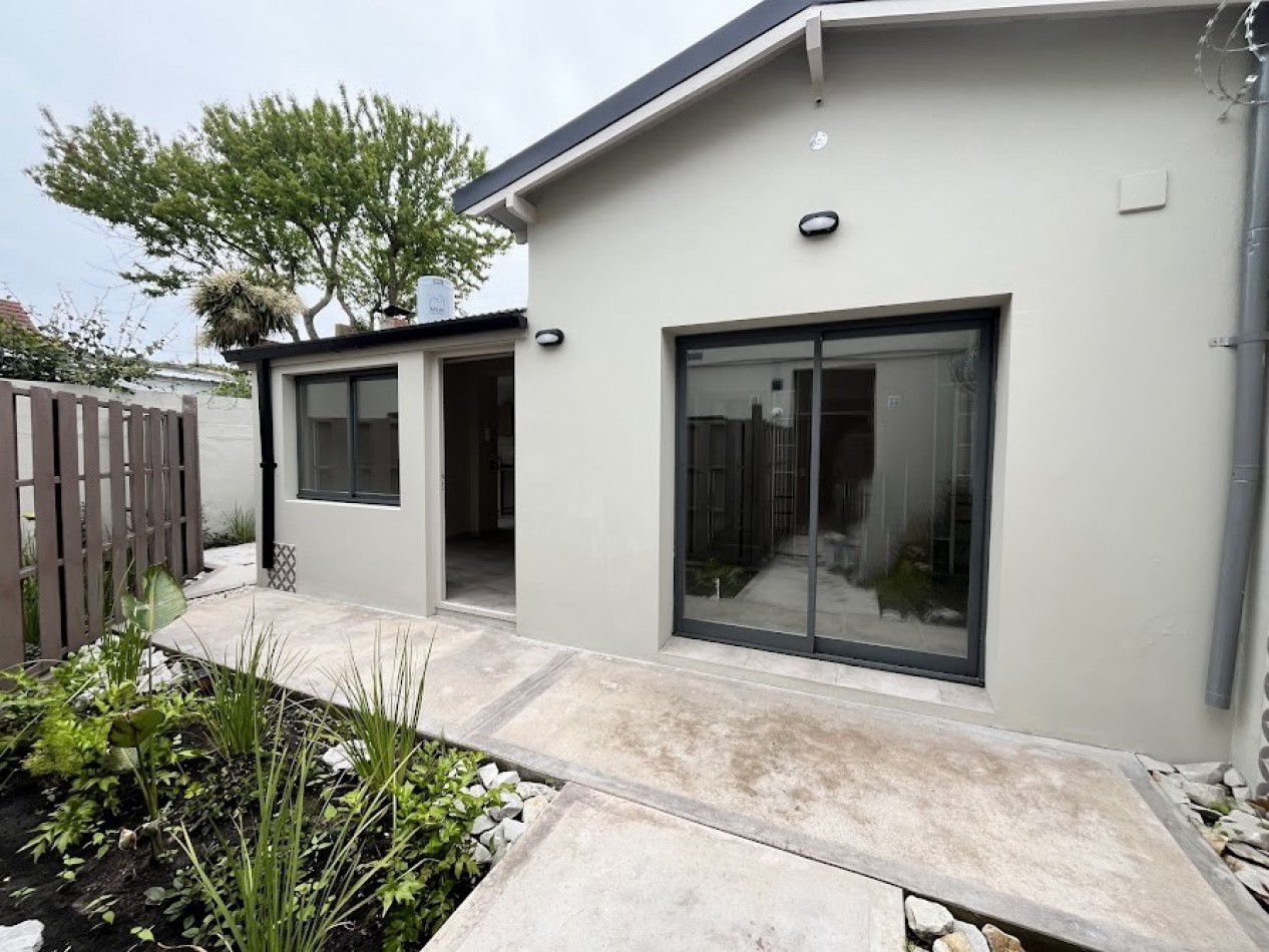 PH 2 amb. moderno con patio, sin expensas y detalles de categoria en La Perla.