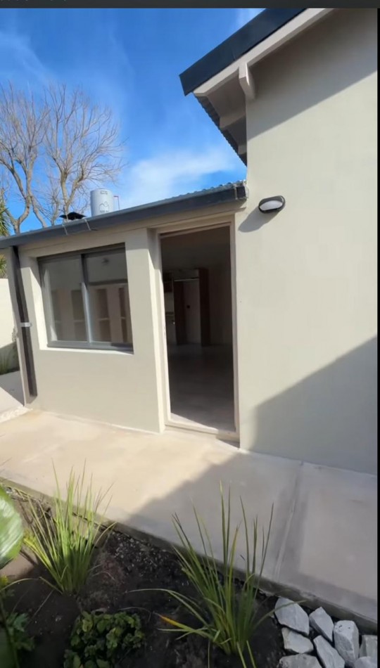 PH 2 amb. moderno con patio, sin expensas y detalles de categoria en La Perla.