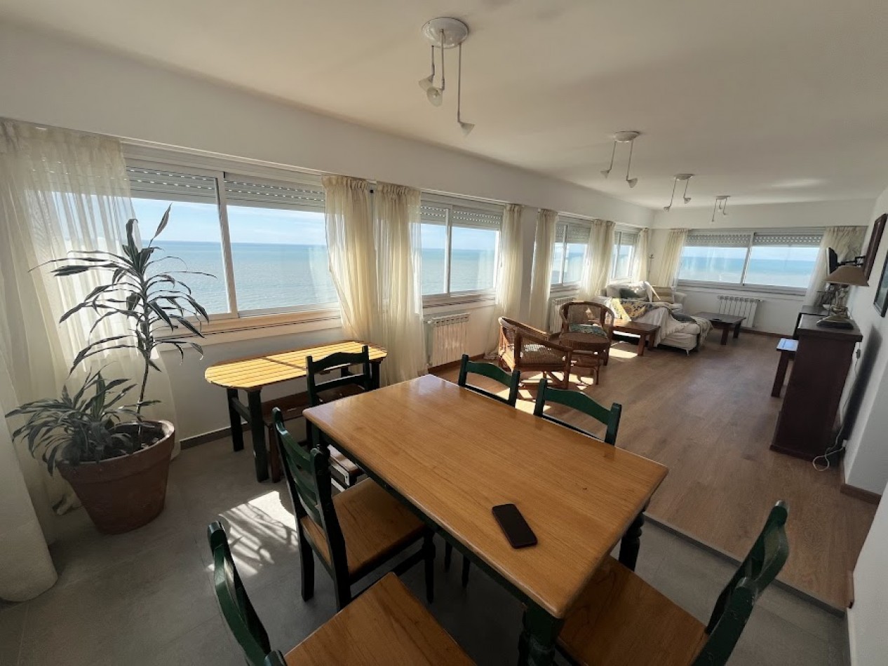 ALQUILER TEMPORARIO PARA 6/7 PERSONAS  Departamento de 4 ambientes con dependencia y cochera frente al mar - Playa Varese
