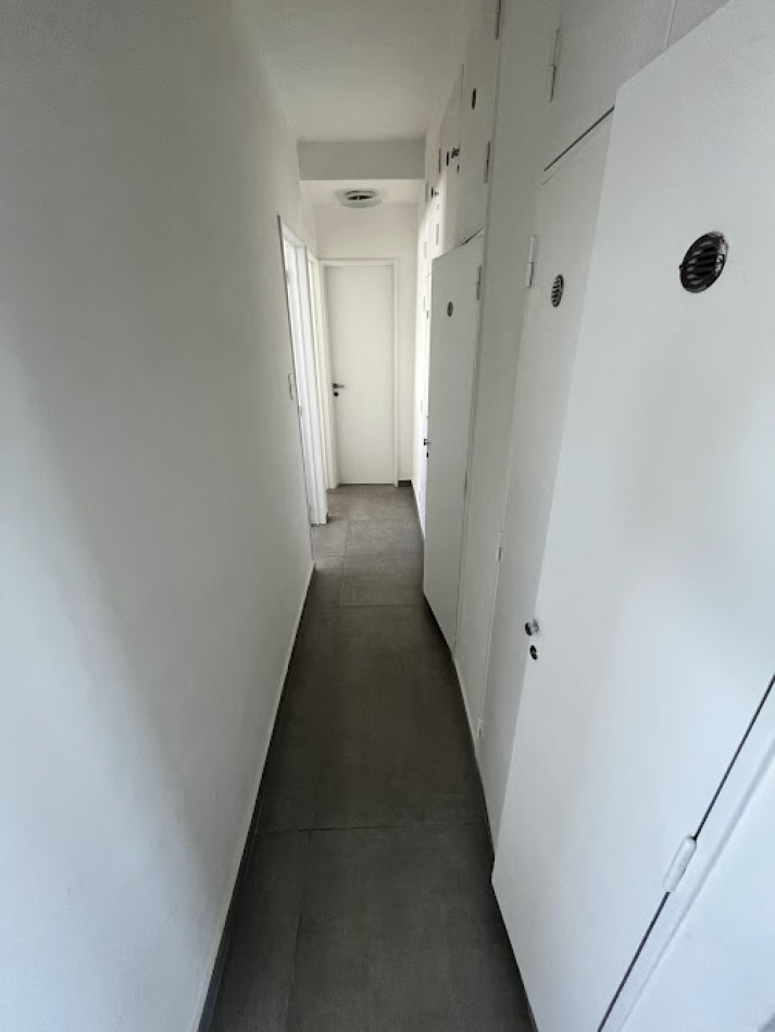 ALQUILER TEMPORARIO PARA 6/7 PERSONAS  Departamento de 4 ambientes con dependencia y cochera frente al mar - Playa Varese