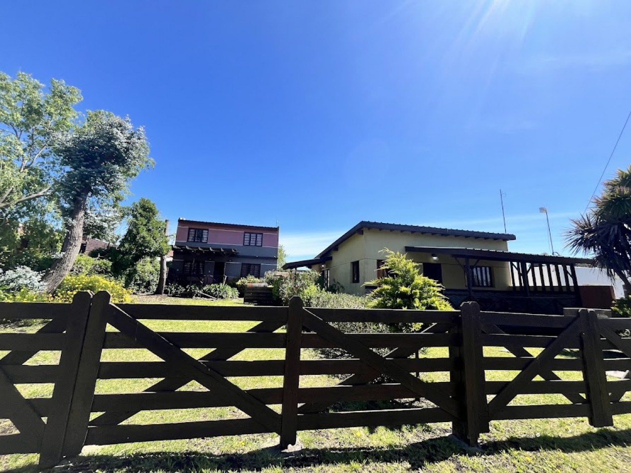 Venta en block - Dos cabañas a metros del mar en Acantilados