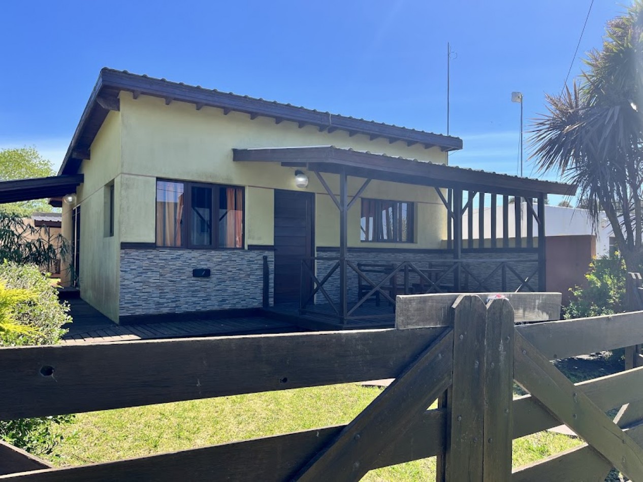 Venta en block - Dos cabañas a metros del mar en Acantilados