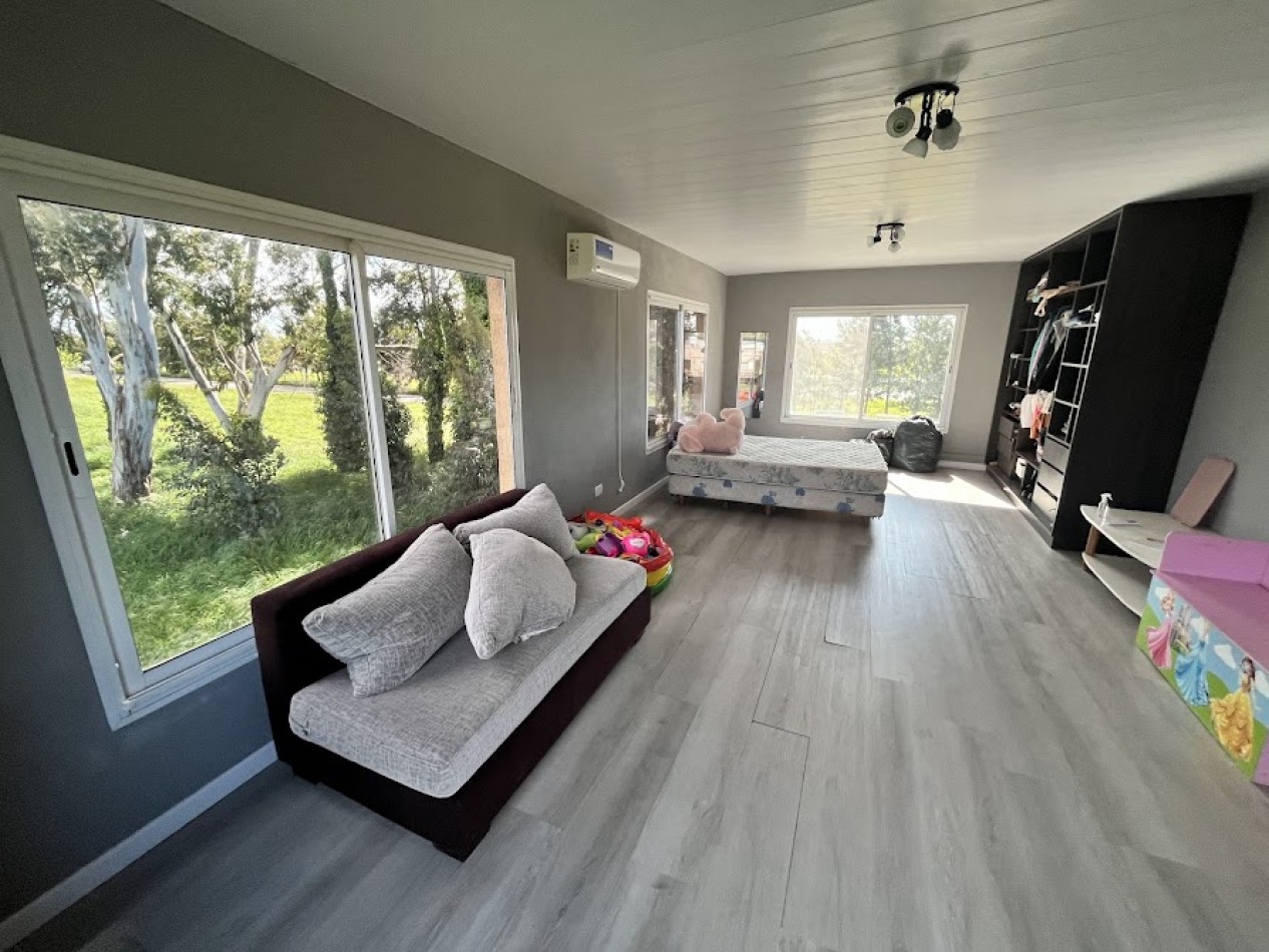 Casa moderna con amplios espacios y excelentes vistas en La Caleta