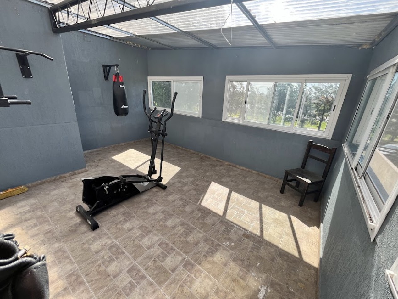 Casa moderna con amplios espacios y excelentes vistas en La Caleta