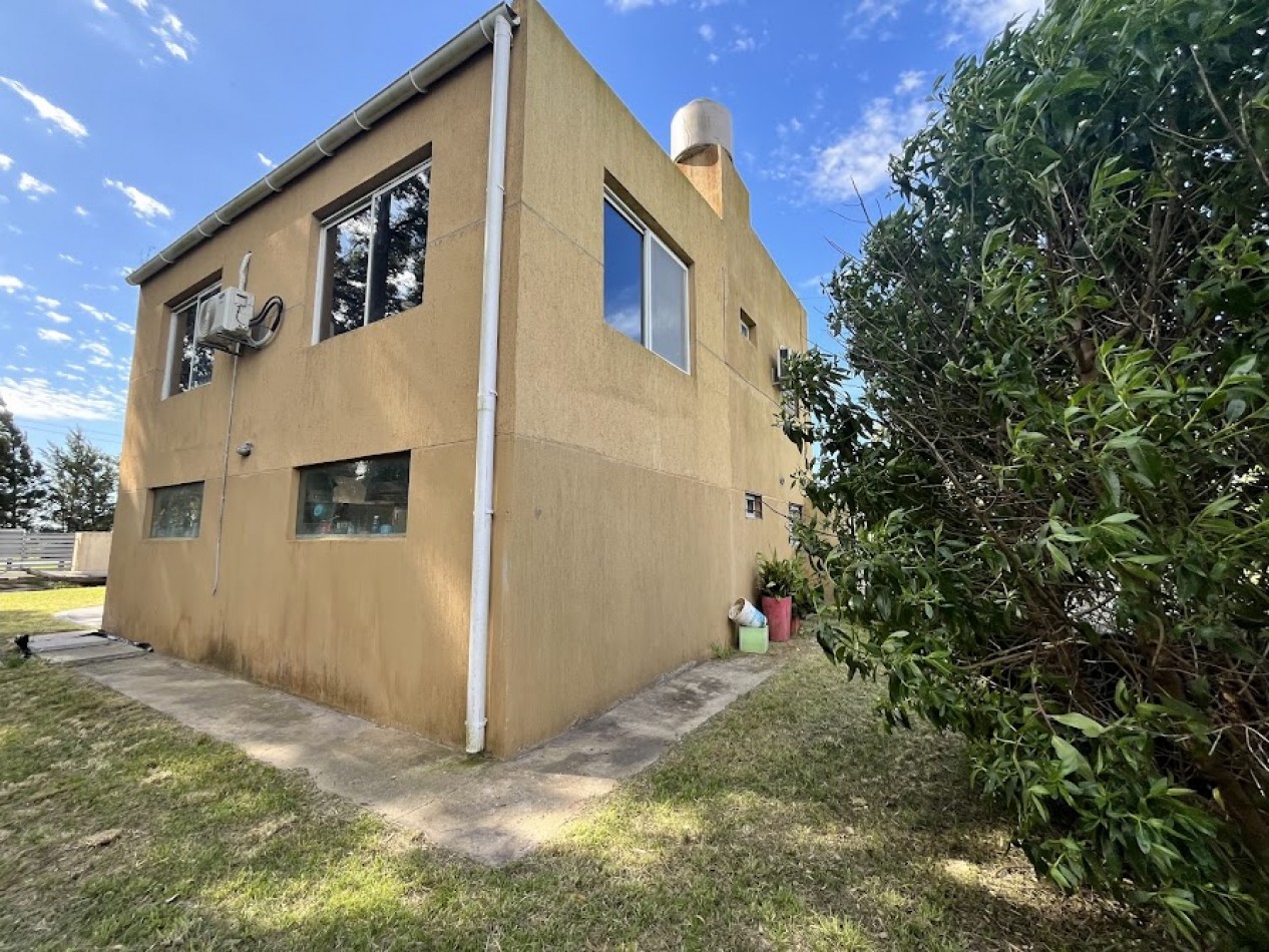 Casa moderna con amplios espacios y excelentes vistas en La Caleta