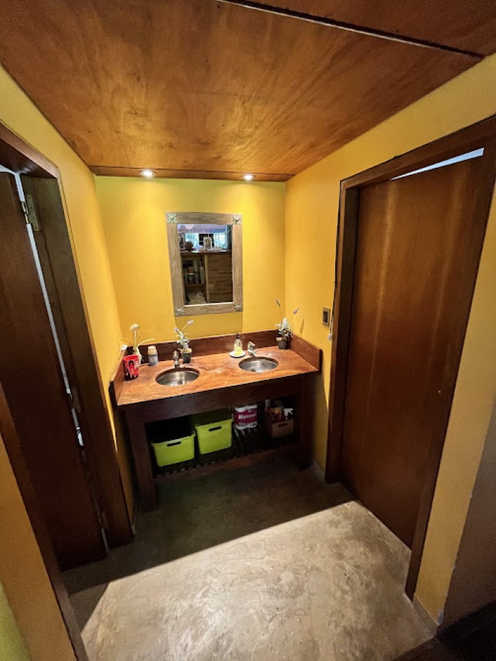 Imponente chalet con parque, piscina climatizada y quincho vidriado con vista al parque