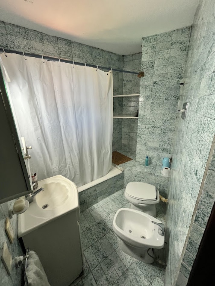 Imponente chalet con parque, piscina climatizada y quincho vidriado con vista al parque