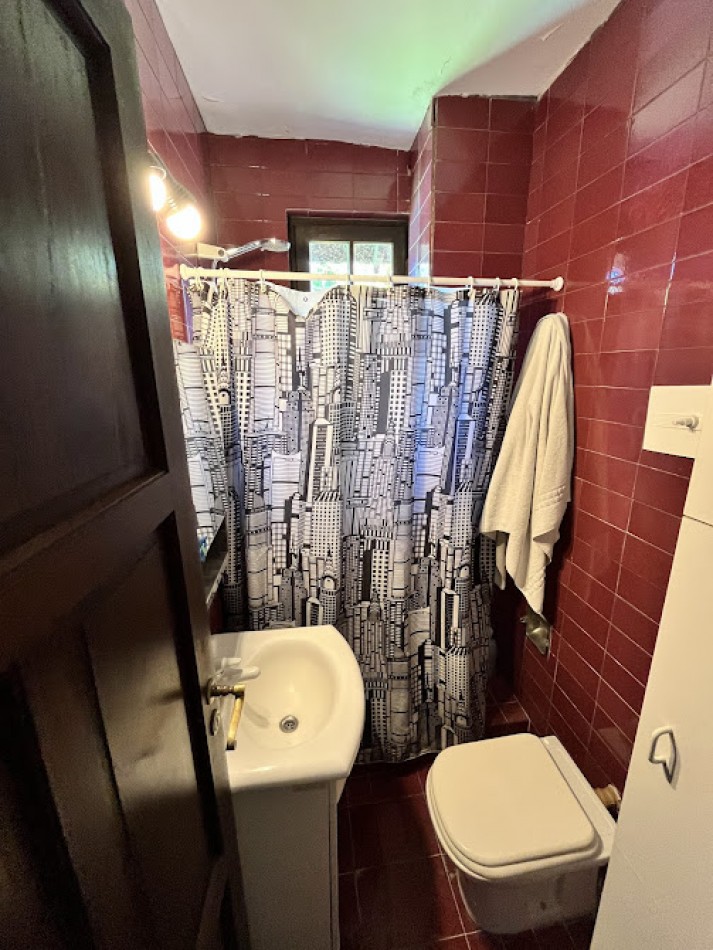 Imponente chalet con parque, piscina climatizada y quincho vidriado con vista al parque