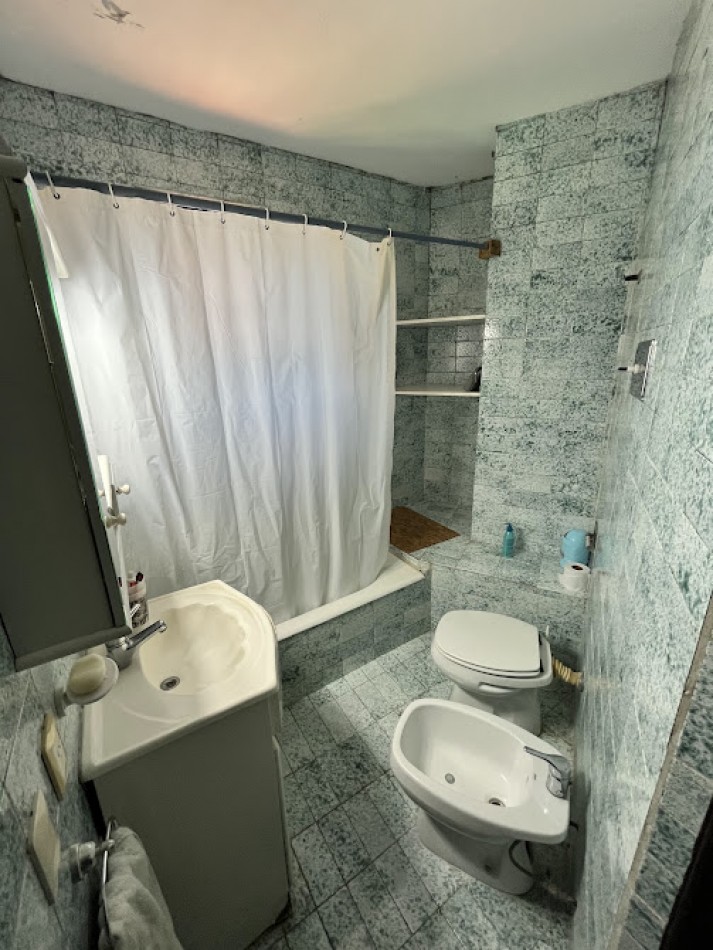 Imponente chalet con parque, piscina climatizada y quincho vidriado con vista al parque