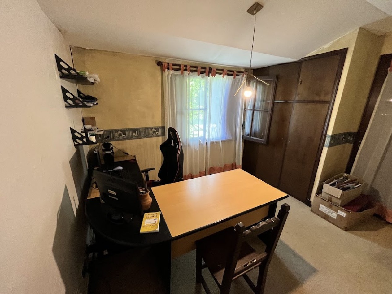 Imponente chalet con parque, piscina climatizada y quincho vidriado con vista al parque