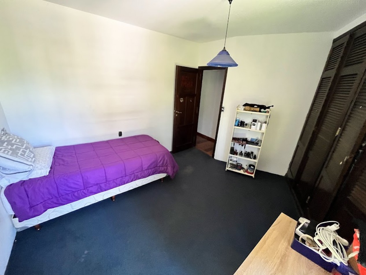 Imponente chalet con parque, piscina climatizada y quincho vidriado con vista al parque