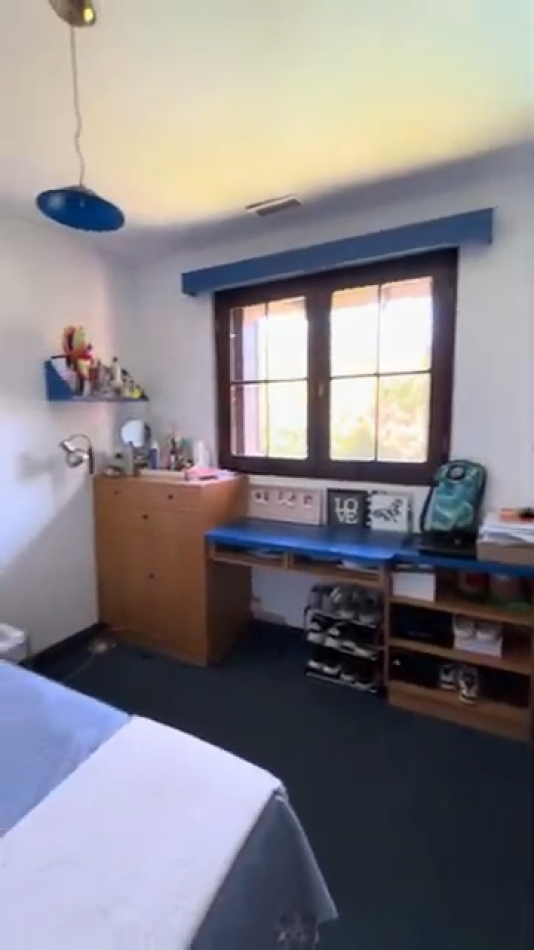 Imponente chalet con parque, piscina climatizada y quincho vidriado con vista al parque