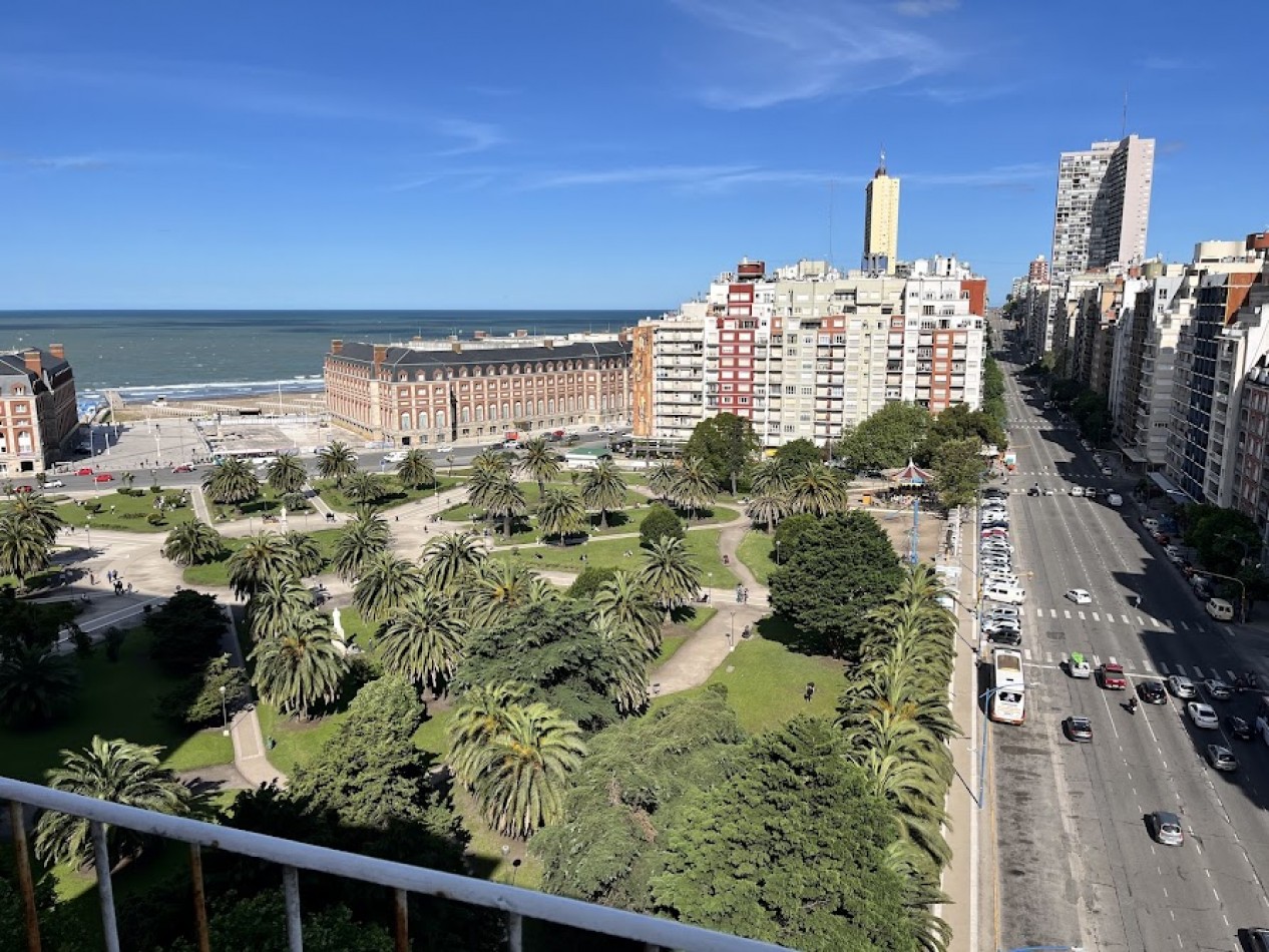 Departamento 3 Ambientes con Balcon Perimetral frente a Plaza Colon