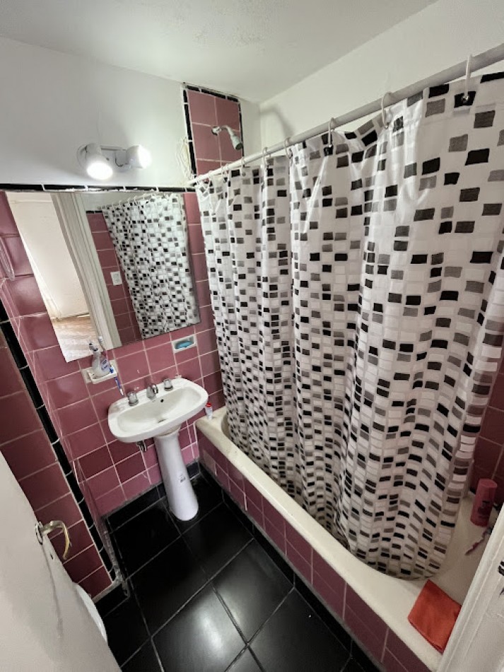 Departamento 3 Ambientes con Balcon Perimetral frente a Plaza Colon