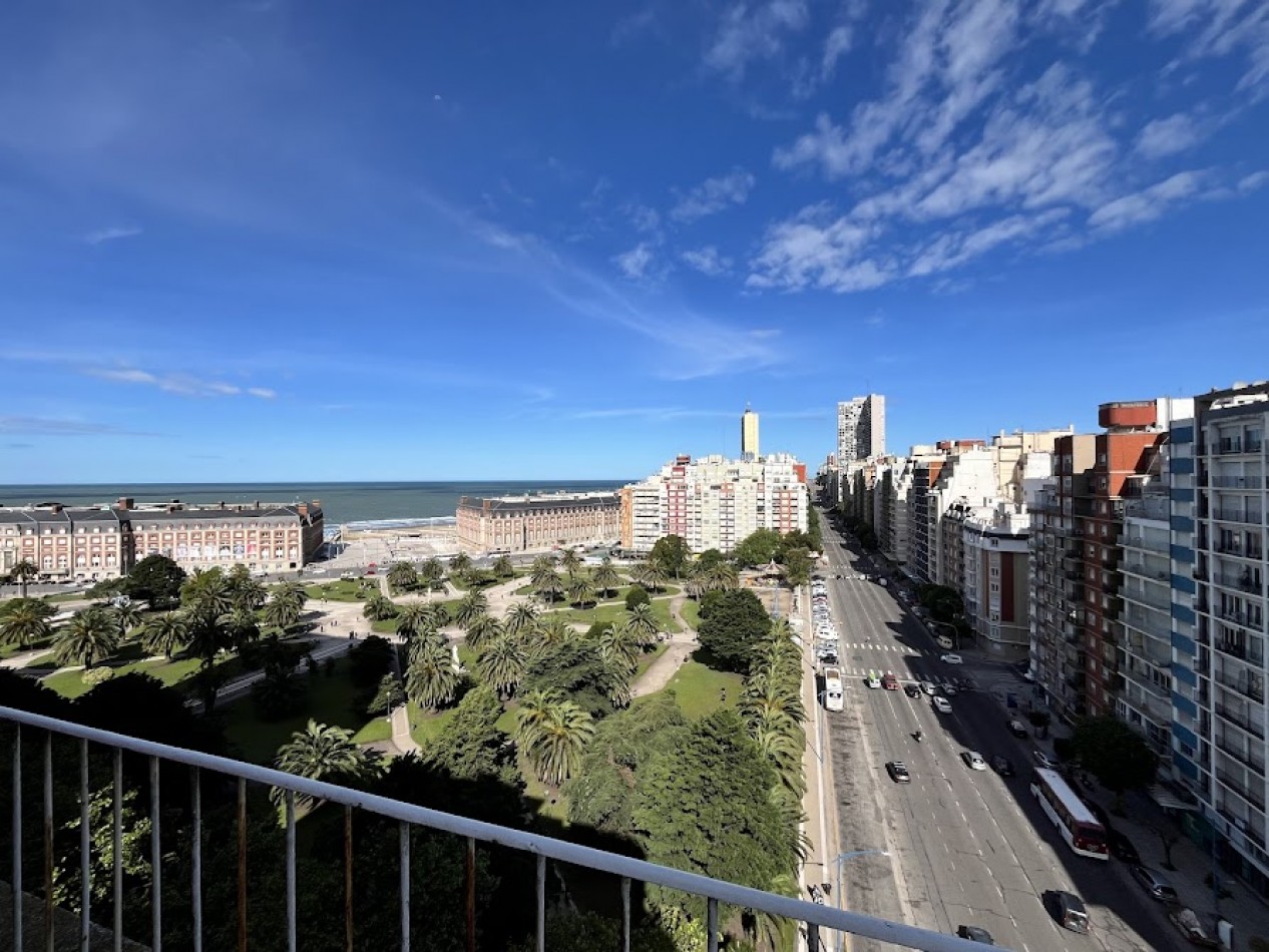 Departamento 3 Ambientes con Balcon Perimetral frente a Plaza Colon