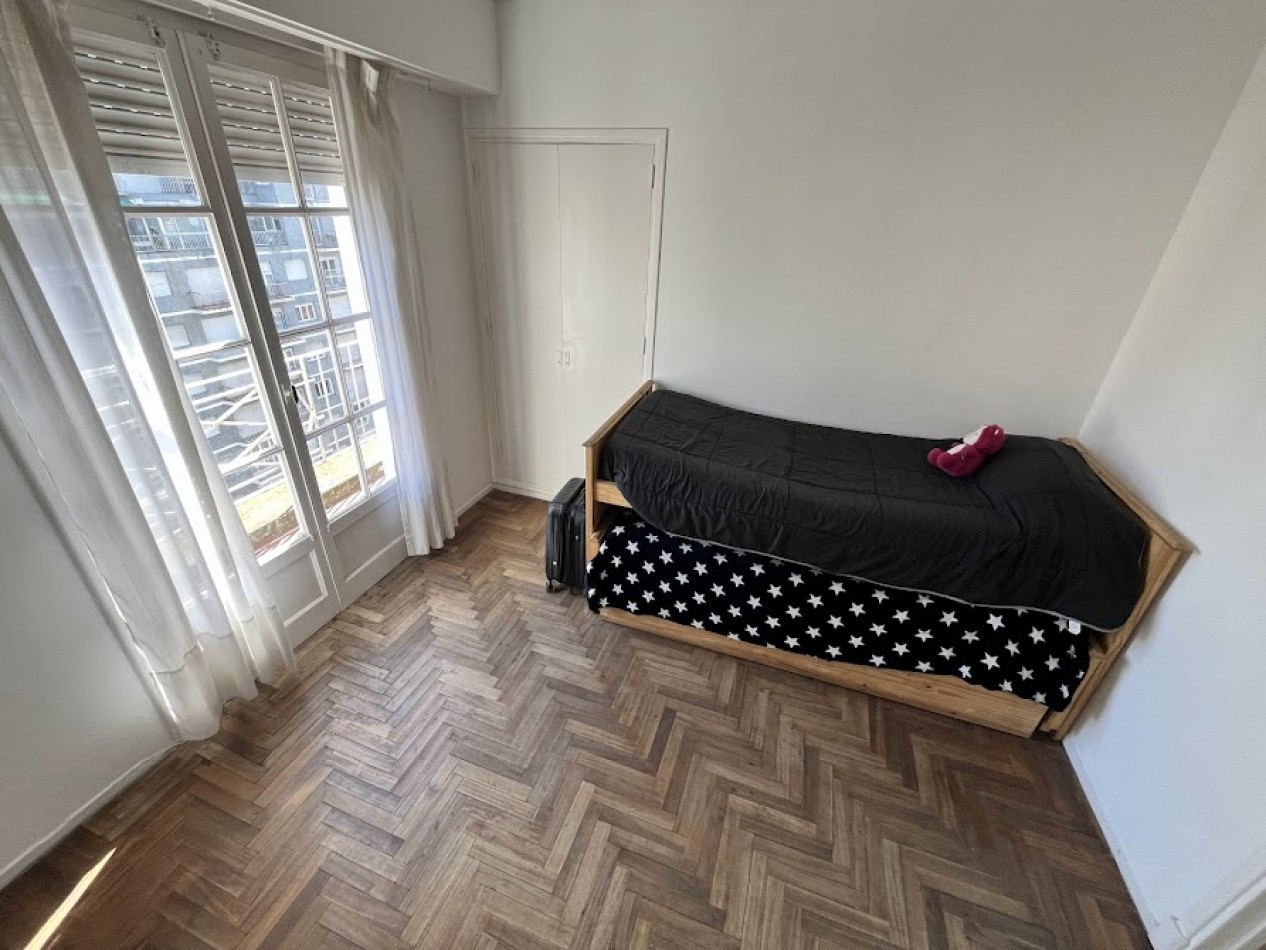 Departamento 3 Ambientes con Balcon Perimetral frente a Plaza Colon