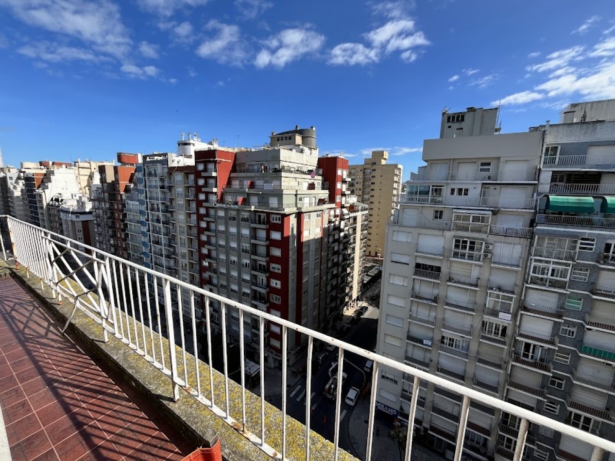 Departamento 3 Ambientes con Balcon Perimetral frente a Plaza Colon