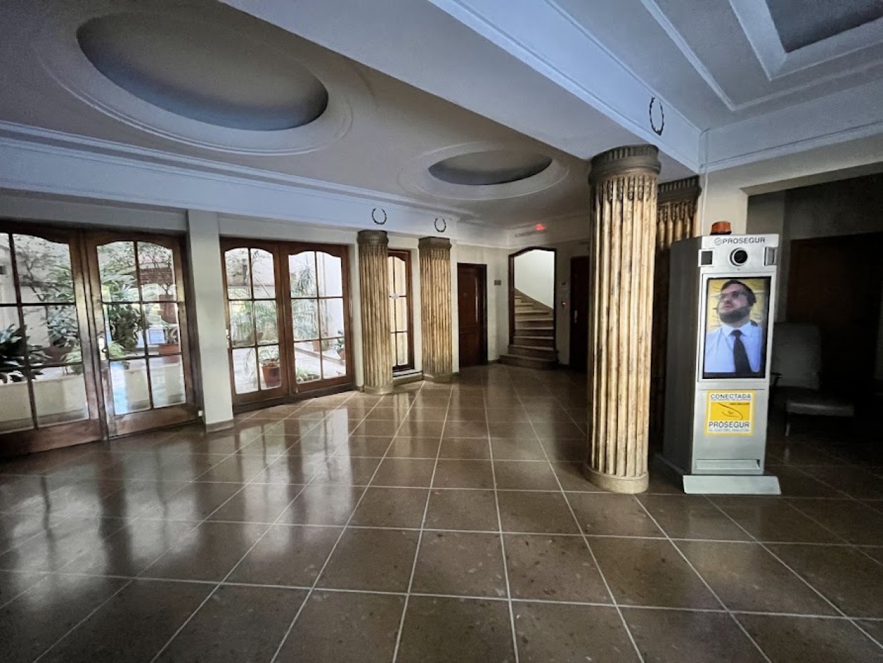 Departamento 3 Ambientes con Balcon Perimetral frente a Plaza Colon