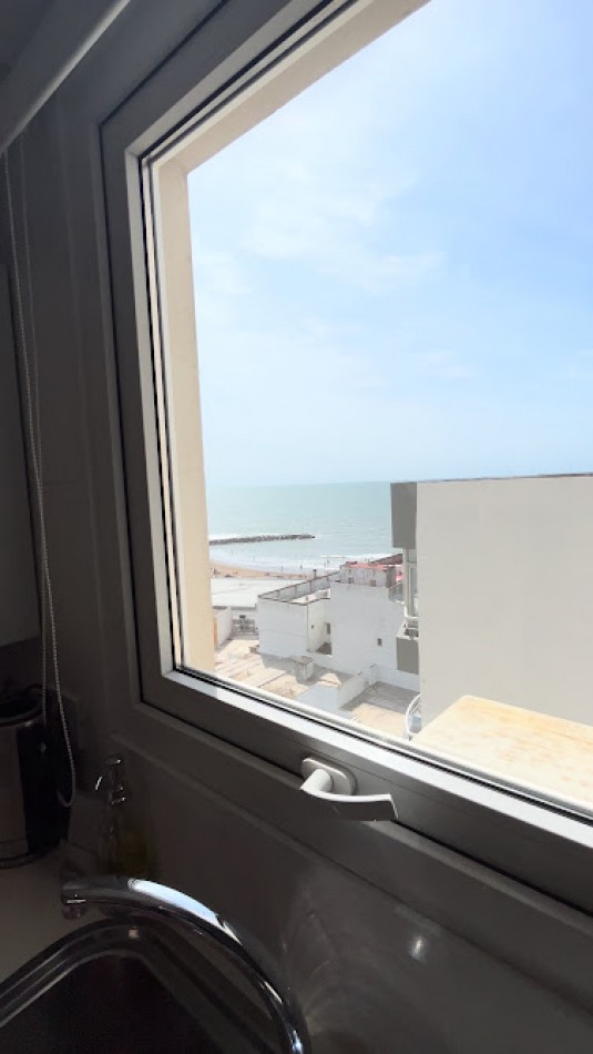 Departamento 2 ambientes de categoria con vista al mar, amoblado, cochera y baulera - Edificio Cronos