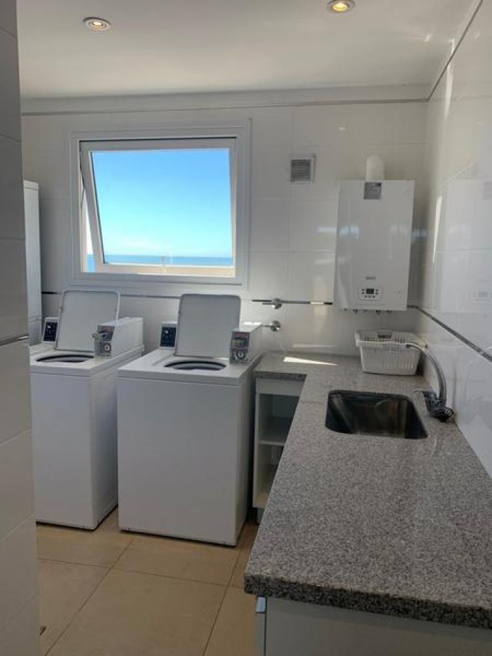 Departamento 2 ambientes de categoria con vista al mar, amoblado, cochera y baulera - Edificio Cronos