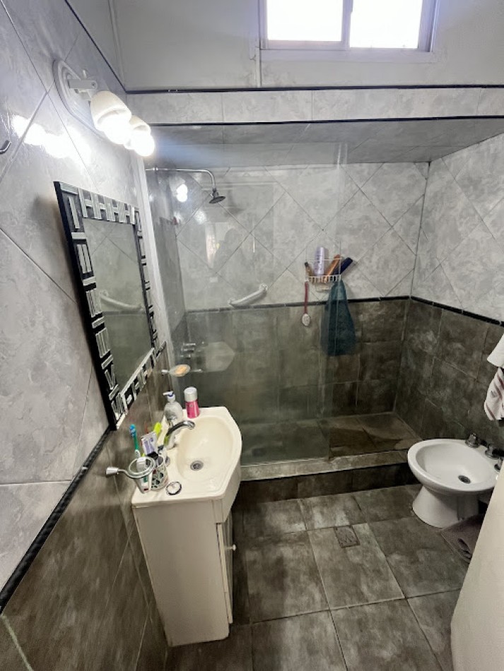 Casa de 3 Ambientes con Garaje Doble, Quincho y Patio - A 100 mts de Av. Luro