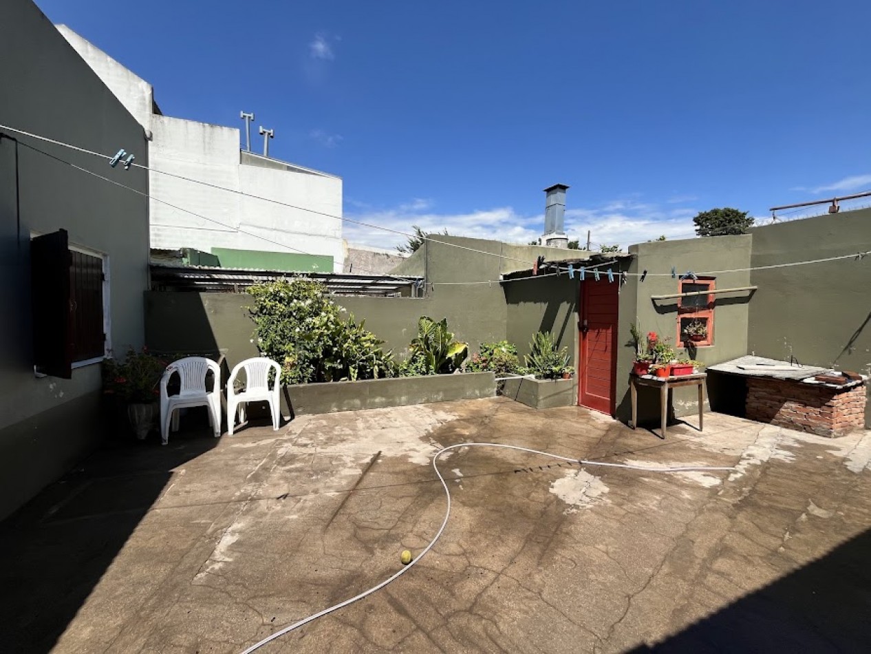 Casa de 3 Ambientes con Garaje Doble, Quincho y Patio - A 100 mts de Av. Luro