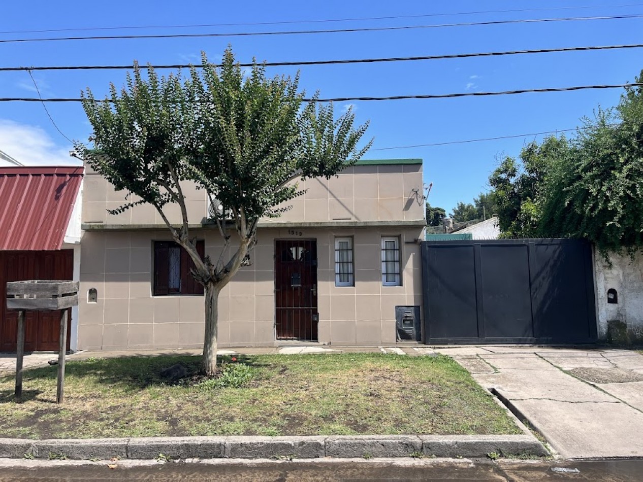 Casa de 3 Ambientes con Garaje Doble, Quincho y Patio - A 100 mts de Av. Luro