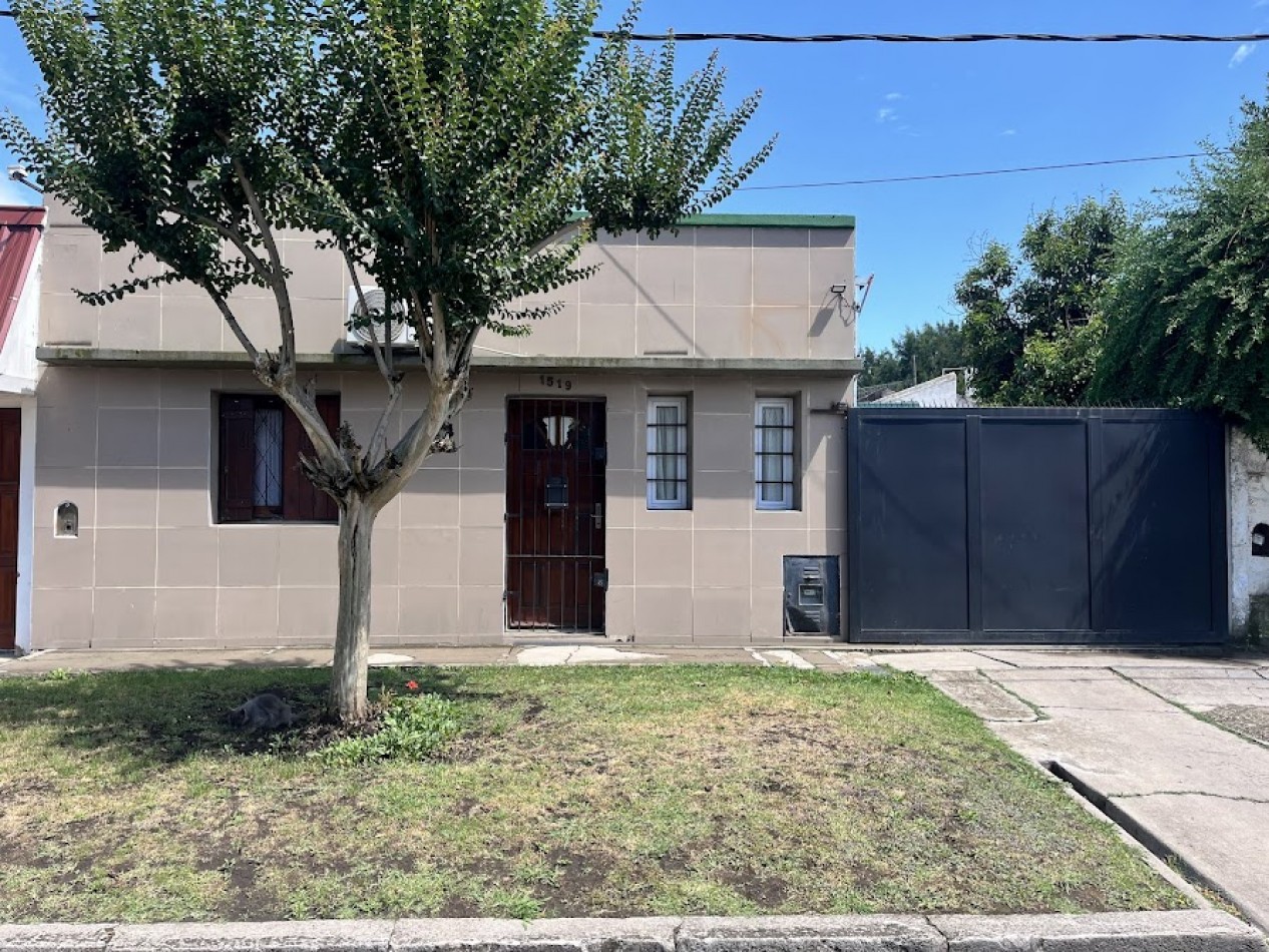 Casa de 3 Ambientes con Garaje Doble, Quincho y Patio - A 100 mts de Av. Luro